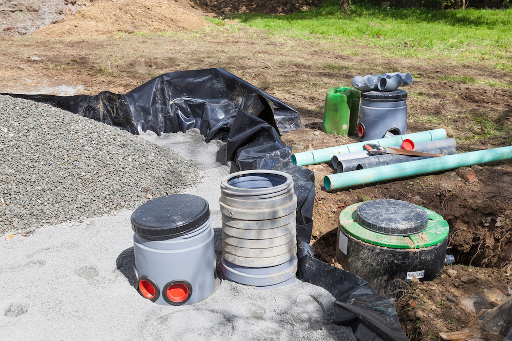 Filter and pump installation on a new septic tank in a sand and gravel filter bed